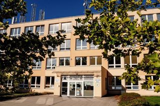 Pro jídelny nevhodné. Škola, kde vypukla salmonelóza, vařila podle hobby webu - Seznam Zprávy